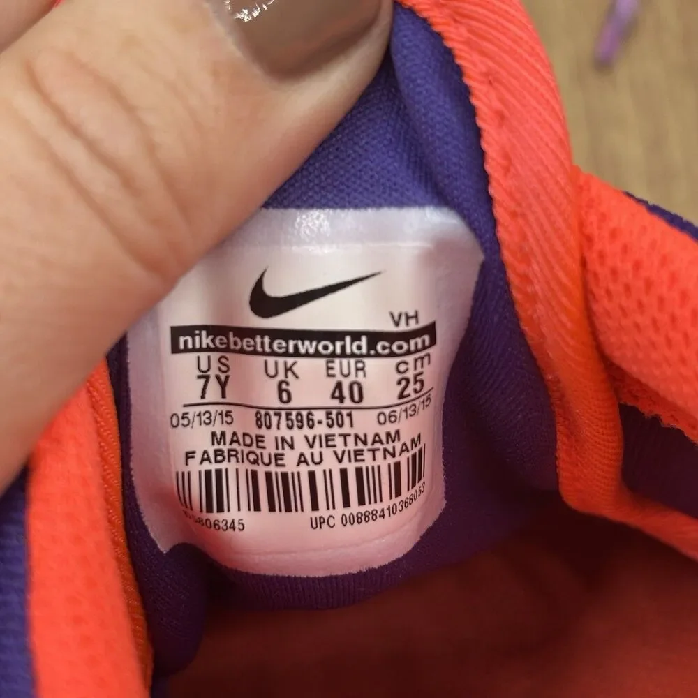 Nike Roshe GS Size 7Y Or Women’s 8.5 Lava Purple Metallic Silver Running Sneaker